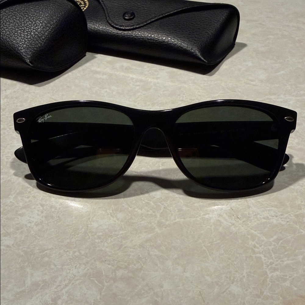 Vintage Ray-Ban New Wayfarer Black Frame with Dark Green Lenses Sunglasses